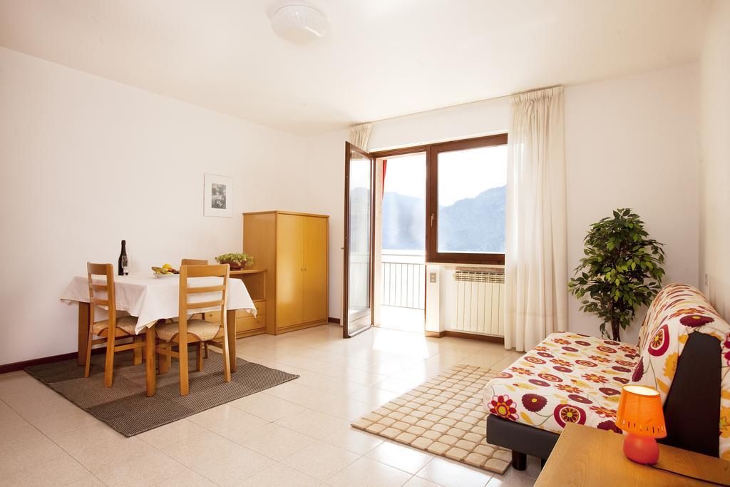 Residence Le Balze مالتشيزينيه الغرفة الصورة